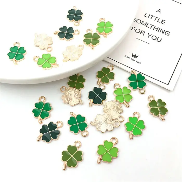 20 pièces de breloques pour la fabrication de bijoux à quatre feuilles