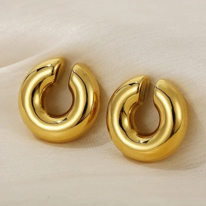 1 paire de boucles d'oreilles rondes lisses en forme de C pour femmes, légères sans Piercing, manche