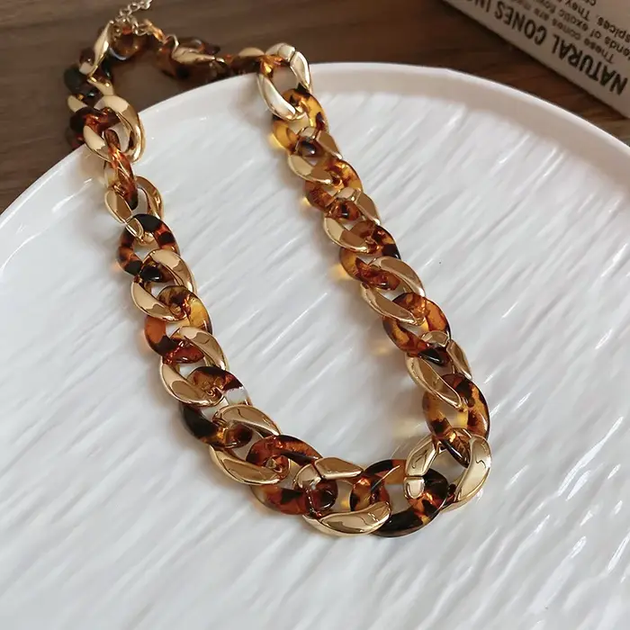 Ensemble de boucles d'oreilles en résine léopard pour femme