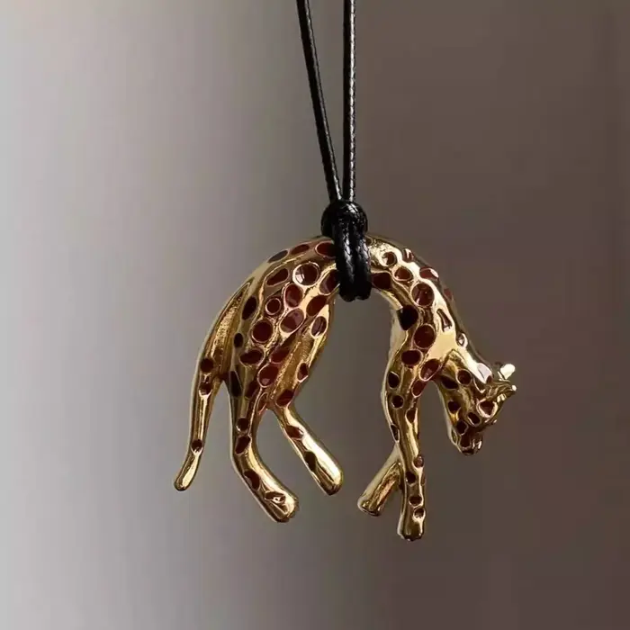 Collier pendentif léopard rétro en émail noir et or pour femmes, collier ras du cou personnalisé en 
