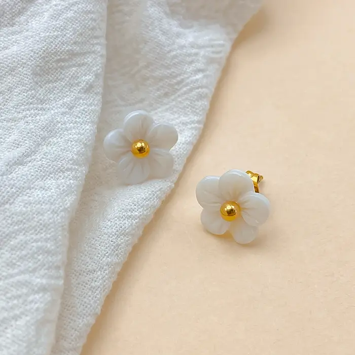 EManco Boucles d'oreilles clous exquises en forme de fleur de coquillage naturel pour femme