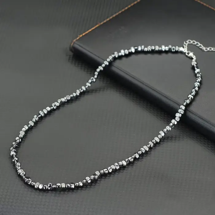 Collier de perles en hématite naturelle pour hommes, couleur argent noir, pierre irrégulière, court 