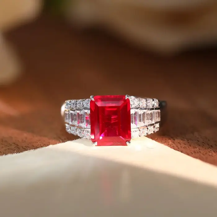 Bague LinkerLove 4CT en argent sterling S925 avec rubis taille émeraude et accent zircon