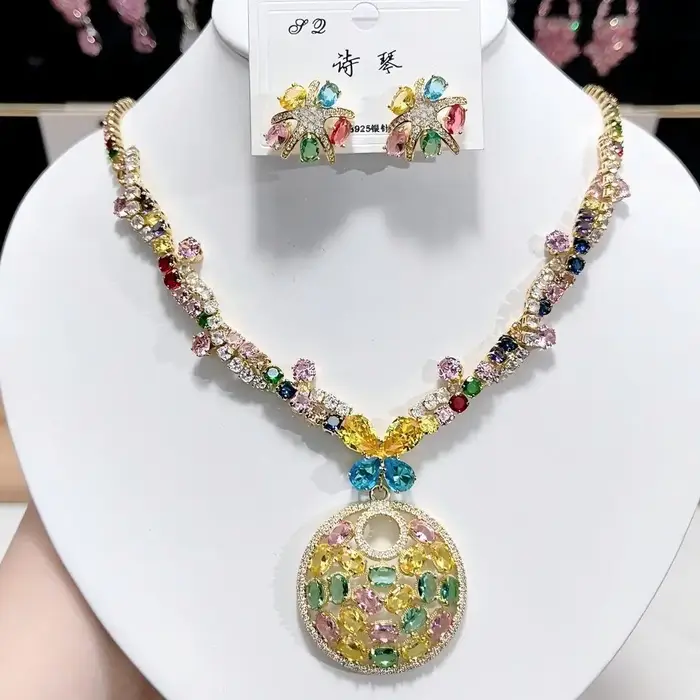 Nouvel ensemble tendance de collier et boucles d'oreilles rondes en zircon de luxe INS coloré