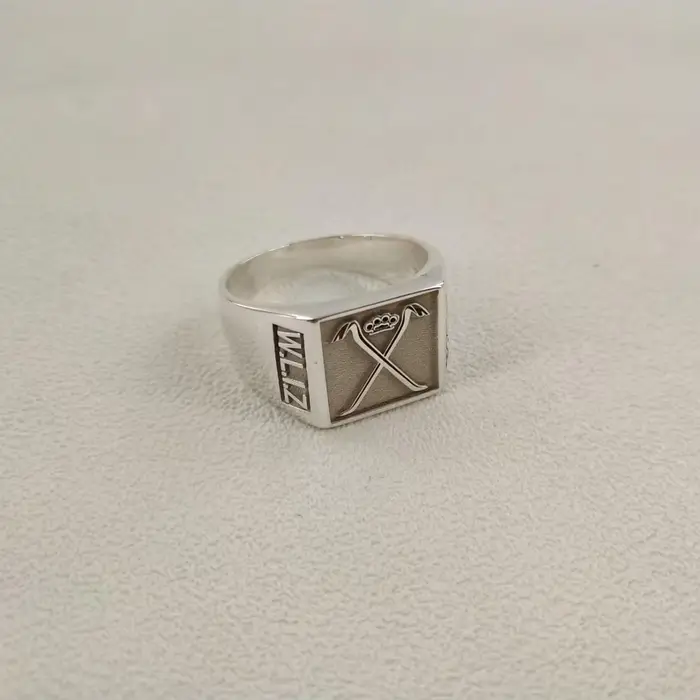 Bague carrée personnalisée gravée de 17 mm