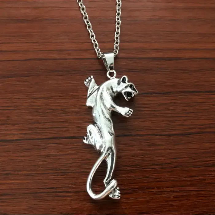 Collier léopard panthère, pendentif guépard, accessoire de design unique, bijoux animaux punk