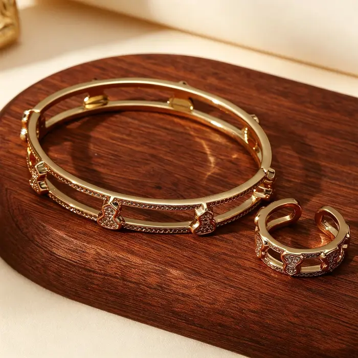 Ensemble bague et bracelet plaqué or avec nœud et zircons
