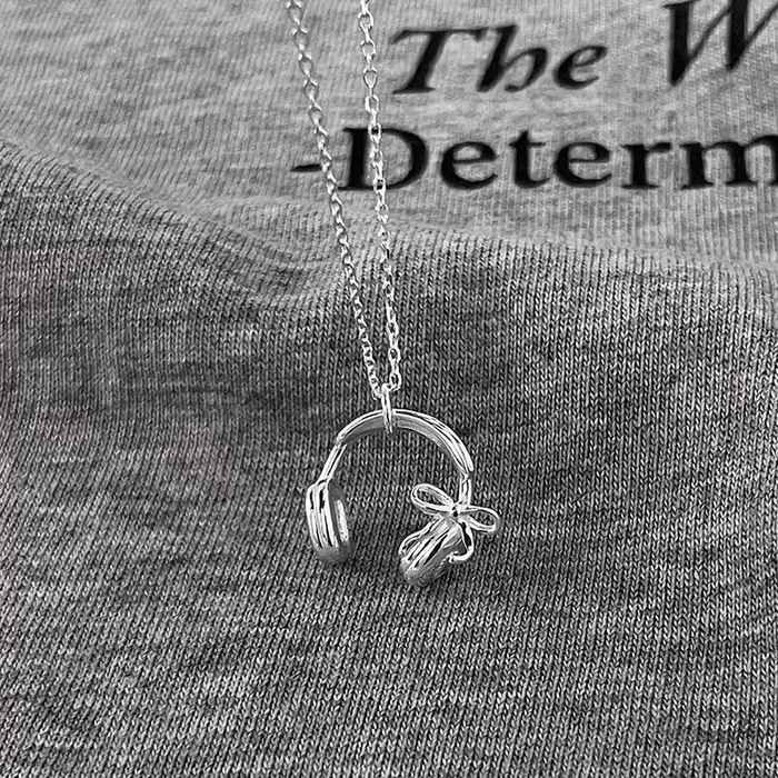 ANENJERY Collier avec pendentif nœud papillon couleur argent pour femmes, bijoux de personnalité au 