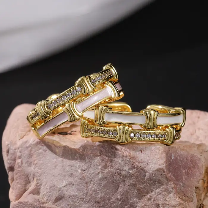 Bague ouverte ajustable dorée avec incrustation d'émail et zircon synthétique pour femmes, alliance de mariage, bijou élégant et tendance, cadeau pour occasions spéciales