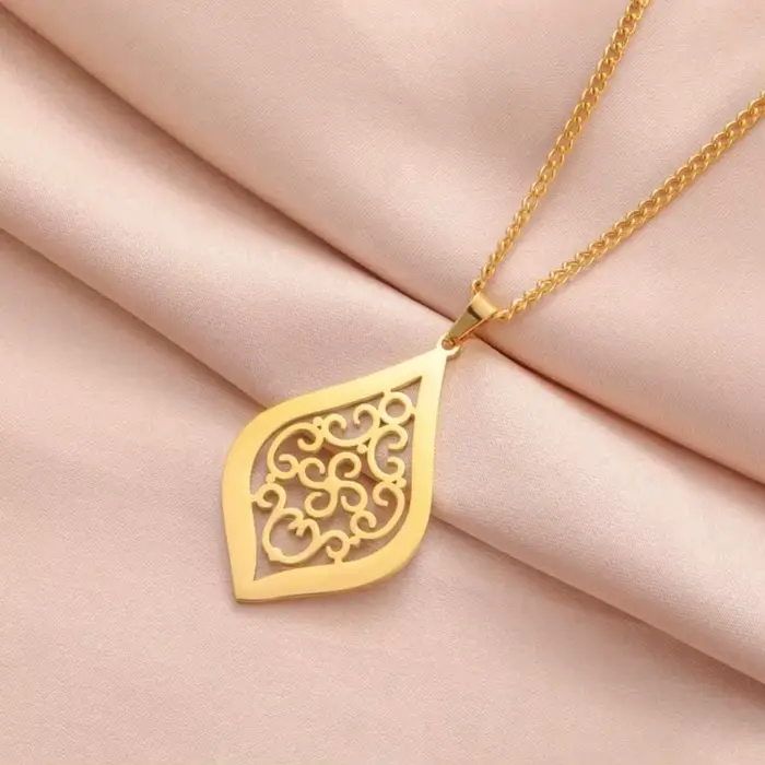 LIKGREAT Collier pendentif fleur noeud celtique pour femmes et hommes