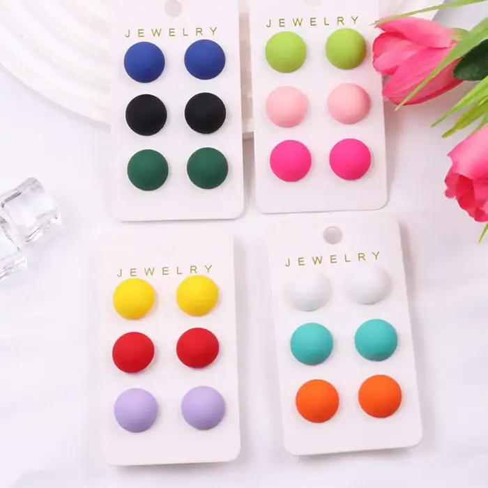 Boucles d'oreilles minimalistes en acrylique bleu rouge violet vert pour femmes occasions spéciales mode élégance discrète confort durable polyvalentes