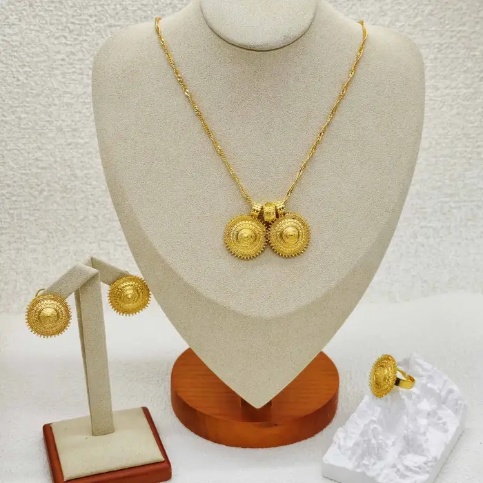 Ensemble de boucles d'oreilles et bagues plaquées or 24 carats pour femmes