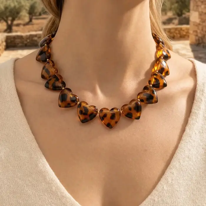 Collier ras du cou en perles à imprimé léopard pour femmes