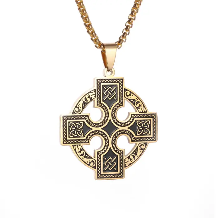 Collier pendentif noeud celtique croix