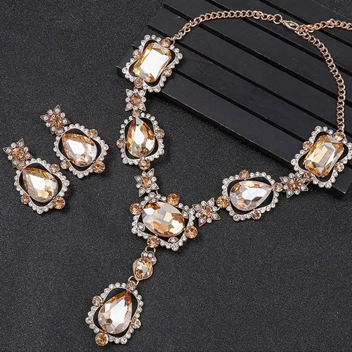 Boucles d'oreilles et collier ras du cou en biscuits cristal pour dames