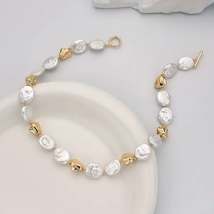 Collier baroque en perles d'eau douce naturelles