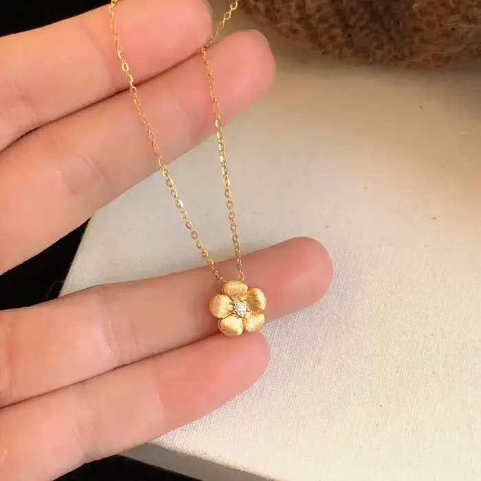 Nouveau collier pendentif fleur petite en or antique avec diamants, chaîne de luxe légère pour femme
