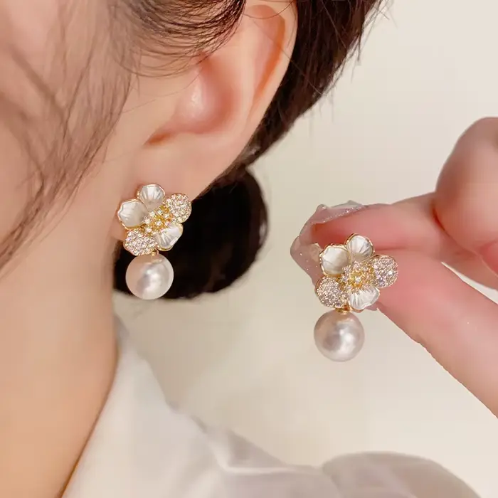 Boucles d'oreilles de luxe en micro-zircon et perles blanches camélia pour femme, élégantes, imitation perle, fleur, bijoux de fête et de mariage