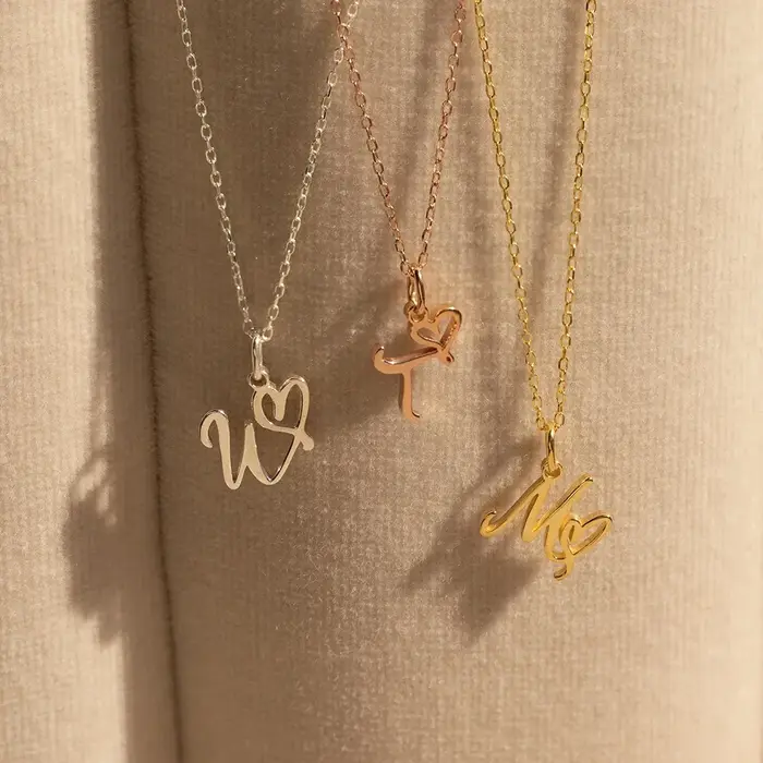 Collier avec initiale pour femmes