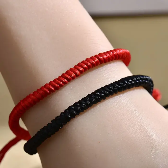 Bracelets porte-bonheur rouges faits à la main pour femmes et hommes