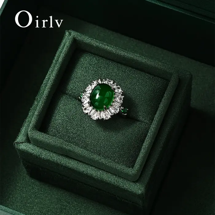 Boîte à bagues Oirlv : conçue ingéniosamente avec une fente spécialisée pour un placement sécurisé des bijoux