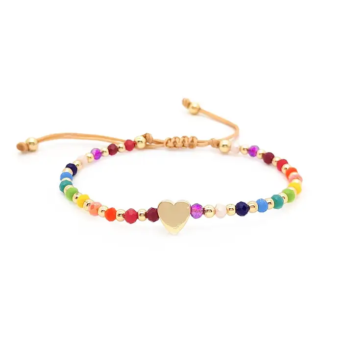 Bracelet en perles d'arc-en-ciel avec breloque cœur en cuivre plaqué or pour femmes occassions spéciales romantique et élégant