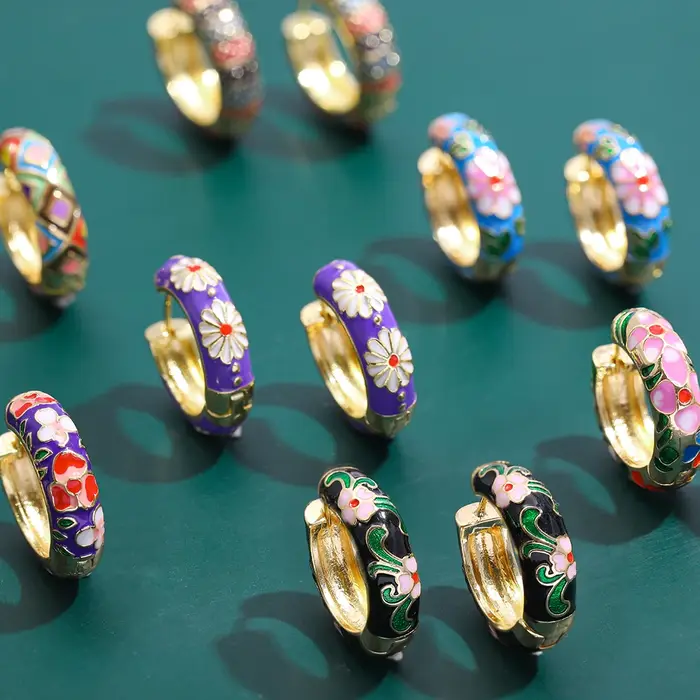 Vintage émail fleurs mignon Huggies boucles d'oreilles pour femmes classique coloré gravé rond cercle oreille boucle rétro Brincos