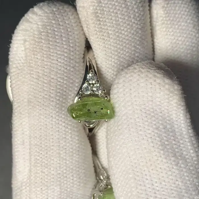 Bague Péridote Naturelle Régulable pour Femmes Occasions Spéciales Alliance Mariage Bijou Vintage Fin Élégant à Offrir