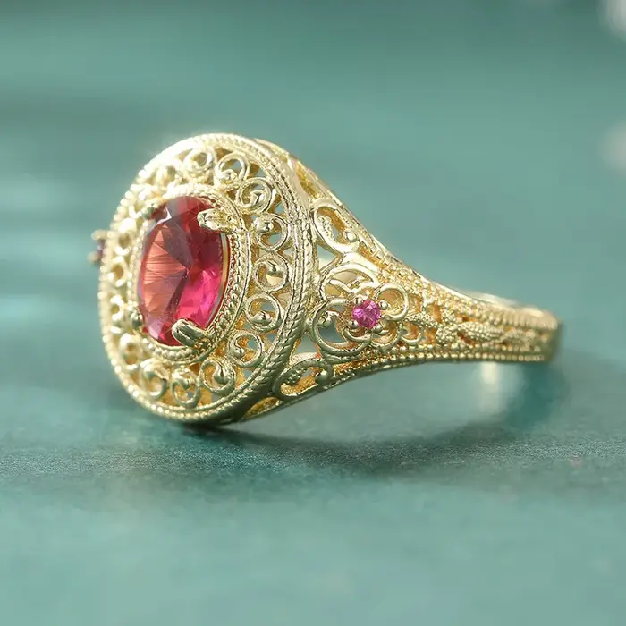 Bague vintage pour femme incrustée de CZ rouge