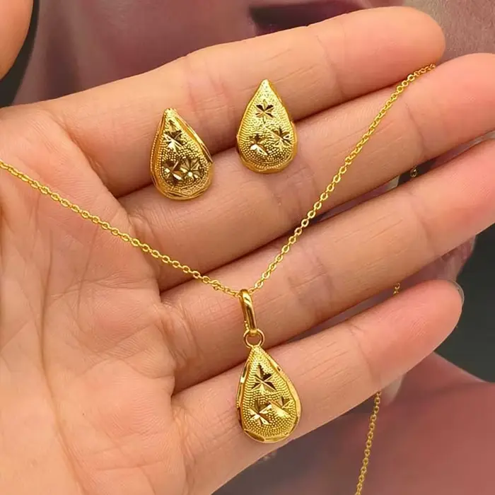 Ensemble de bijoux couleur or exquis pour fête, boucles d'oreilles et pendentif, ensemble de bijoux 