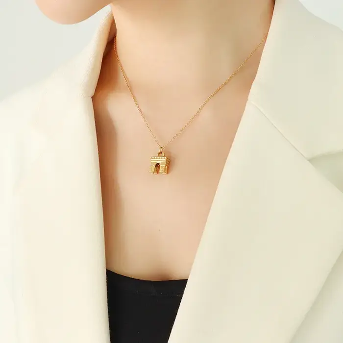 Collier pendentif Arc de Triomphe pour femme, acier inoxydable plaqué or 18 carats, résistant à l'ea
