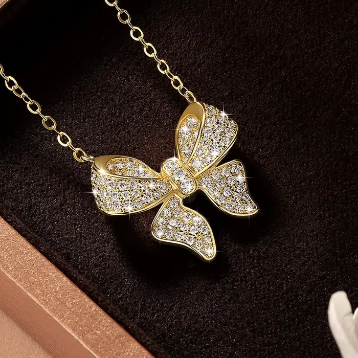 Collier pendentif Rrjzz en moissanite brillante sertie pavé pour femme, collier nœud papillon exquis et tendance, cadeaux de bijoux de mariage
