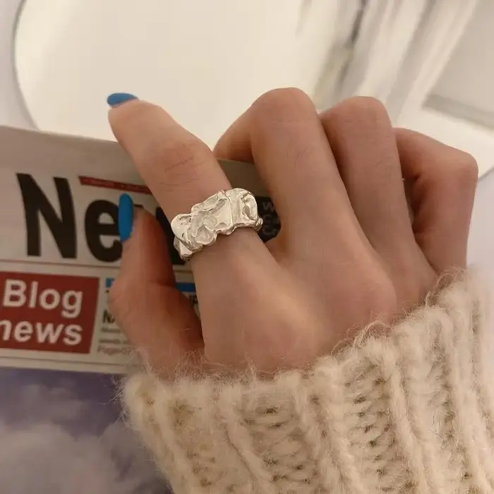 Bague en alliage de zinc avec design géométrique argenté pour femmes occasions festives et vintage