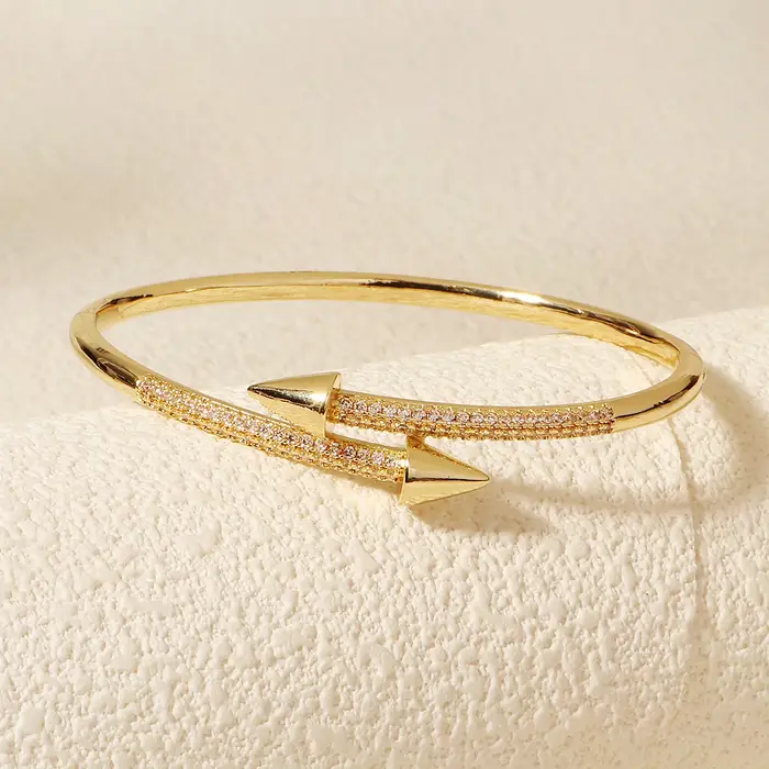 Bracelet à ongles tendance pour femmes