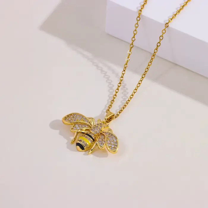 Collier de luxe avec pendentif abeille en cristal de zircon plaqué or 18 carats pour femmes modernes occasions spéciales