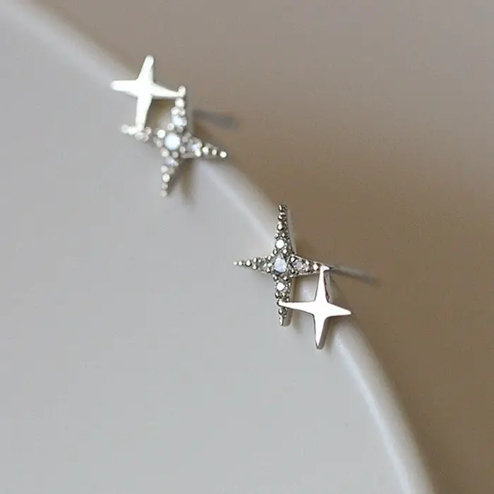Nouvelles Boucles d'Oreilles Clous Asymétriques en Argent pour Femme