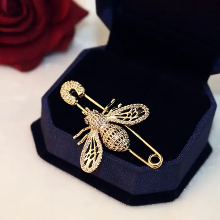 Broches de luxe en cristal en forme d'abeille pour femmes élégantes et occasions spéciales