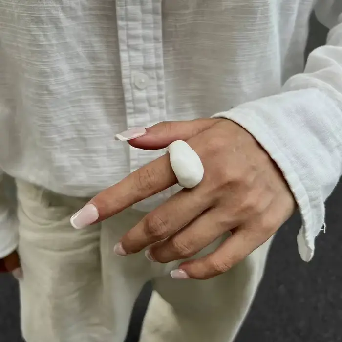 Bague en résine géométrique