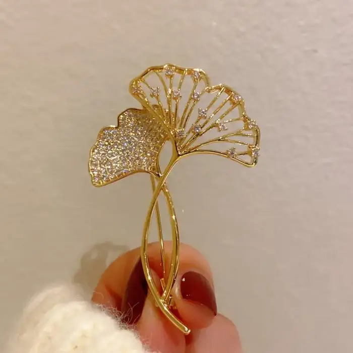 Broches rétro élégantes en forme de feuille de Ginkgo pour femmes, épingles à revers en strass, moti