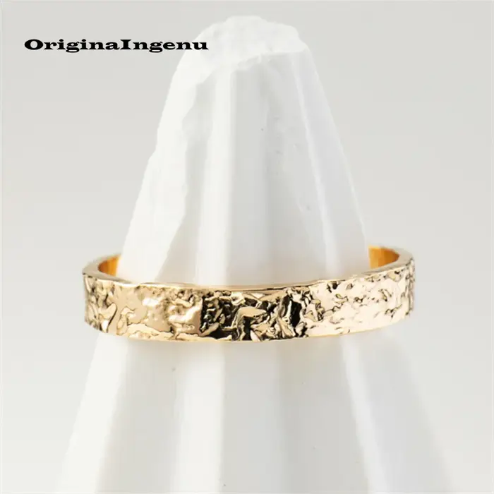 Bague martelée faite à la main remplie d'or 14K