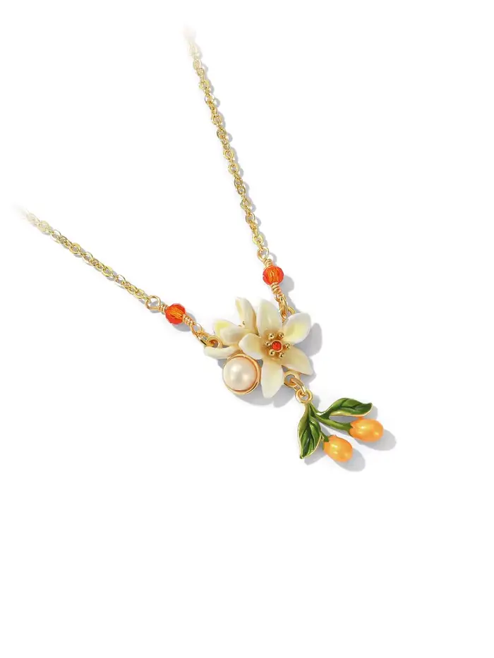 Collier Fleur Émaillée Exquise 'Juicy Grape' pour Femme, Pendentif Kumquat Plaqué Or 18K, Design Ori