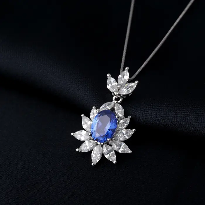 Collier en argent sterling serti de saphir bleu lab-crafted pour femmes élégantes et sophistiquées occasions spéciales
