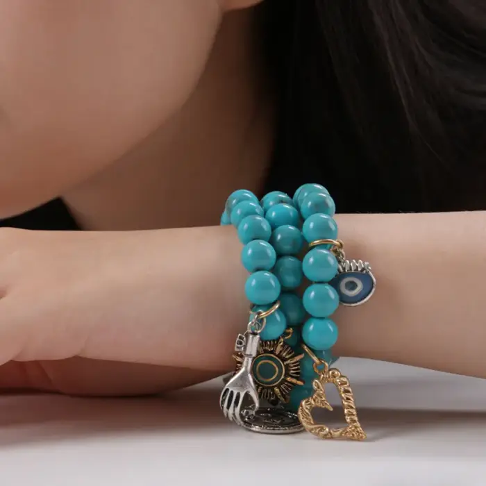 Bracelet bohème turquoise multi-breloques avec breloque œil porte-bonheur