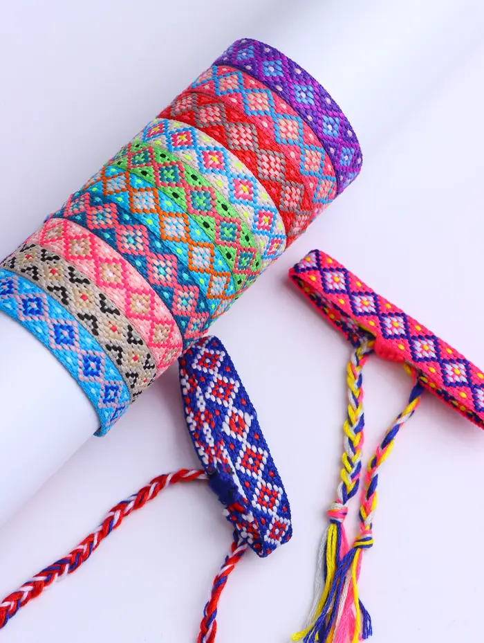 Bracelet Tressé Bohème Réglable en Plastique Multicolore Pour Hommes et Femmes Occasions Spéciales Mode Voyage