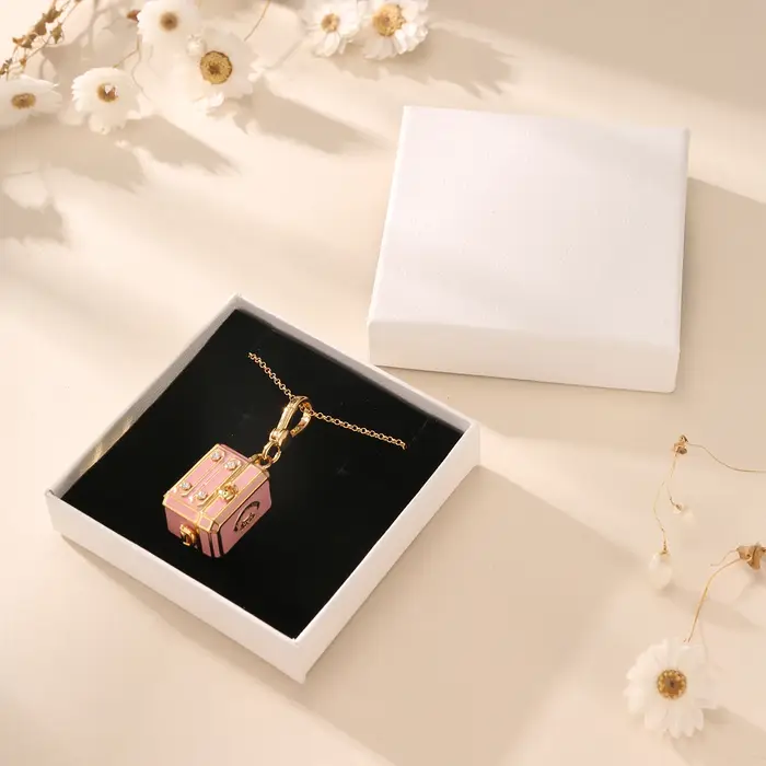 Bijoux de luxe en émail rose ouvrable