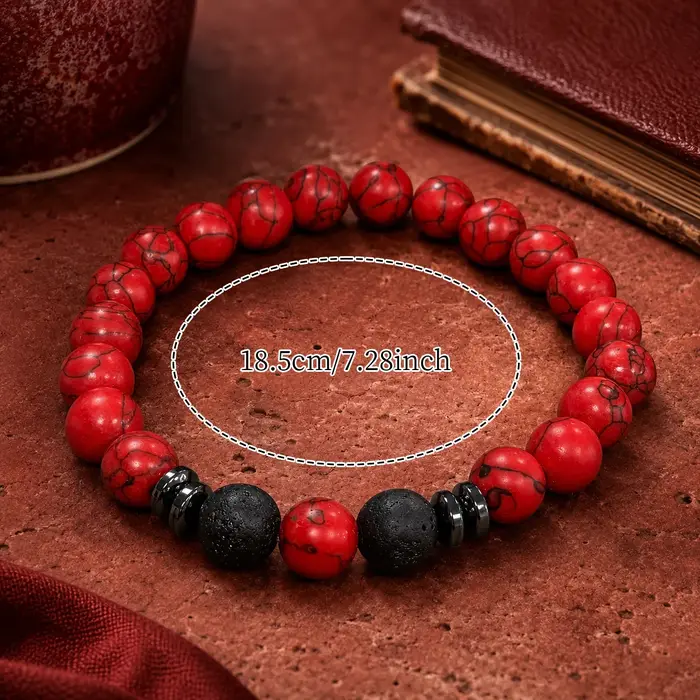 Un bracelet rouge et noir