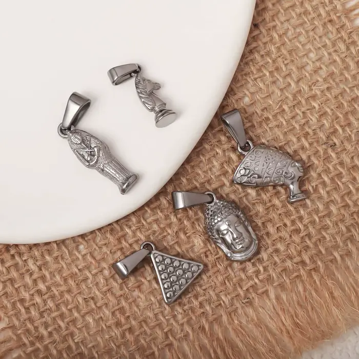 Bijoux religieux de la reine égyptienne ancienne