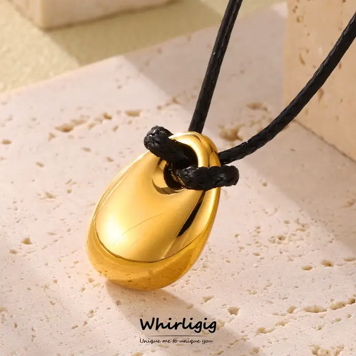 Collier long en corde noire pour femmes pendentif en acier inoxydable plaqué or bijou résistant pour soirée élégante et modeoccasionnels