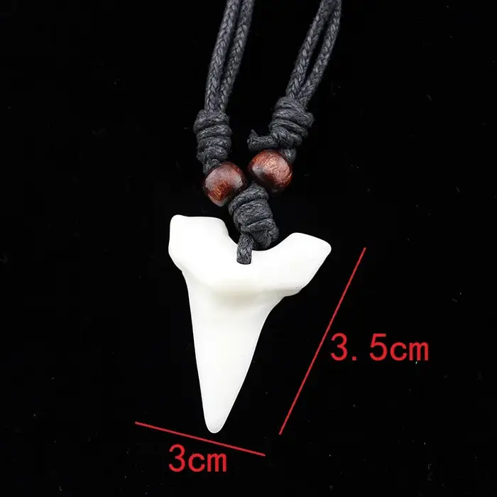 Collier Imitation os de Yak en forme de dent de requin