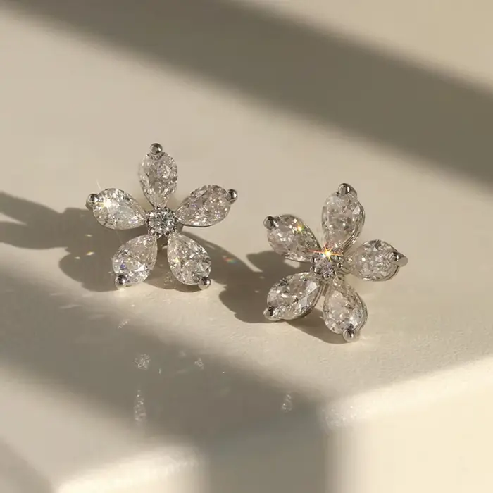 Huitan – boucles d'oreilles fantaisie en cristal pour femmes, accessoires de perçage d'oreille exqui